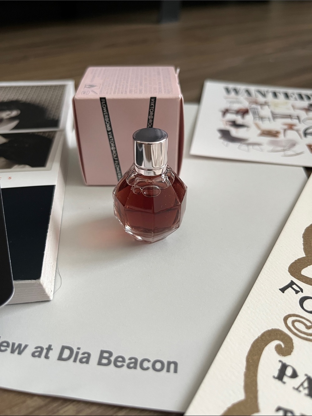 Viktor & Rolf Flowerbomb Mini in Pink Box 7 ml - Picture 4 of 5